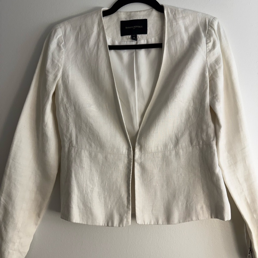 Elegant White Linen Blazer by Banana Republic